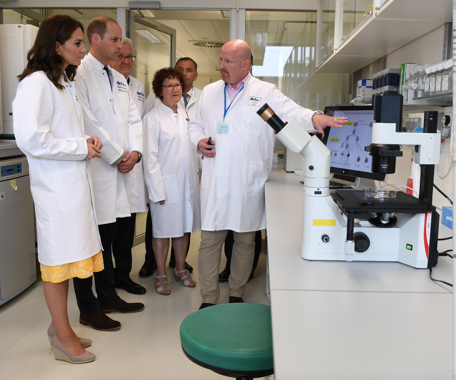 Royal Visit Lab Picture1