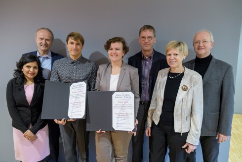 The awardees Theodore Alexandrov and Marieke Essers together with the representative of the Chica and Heinz Schaller Foundation and the laudators. From left to right: Rohini Kuner, Karoly Nikolich, Theodore Alexandrov, Marieke Essers, Hans-Georg Kräusslich, Petra Boukamp, Rüdiger Hell (Photo:Philipp Rothe)